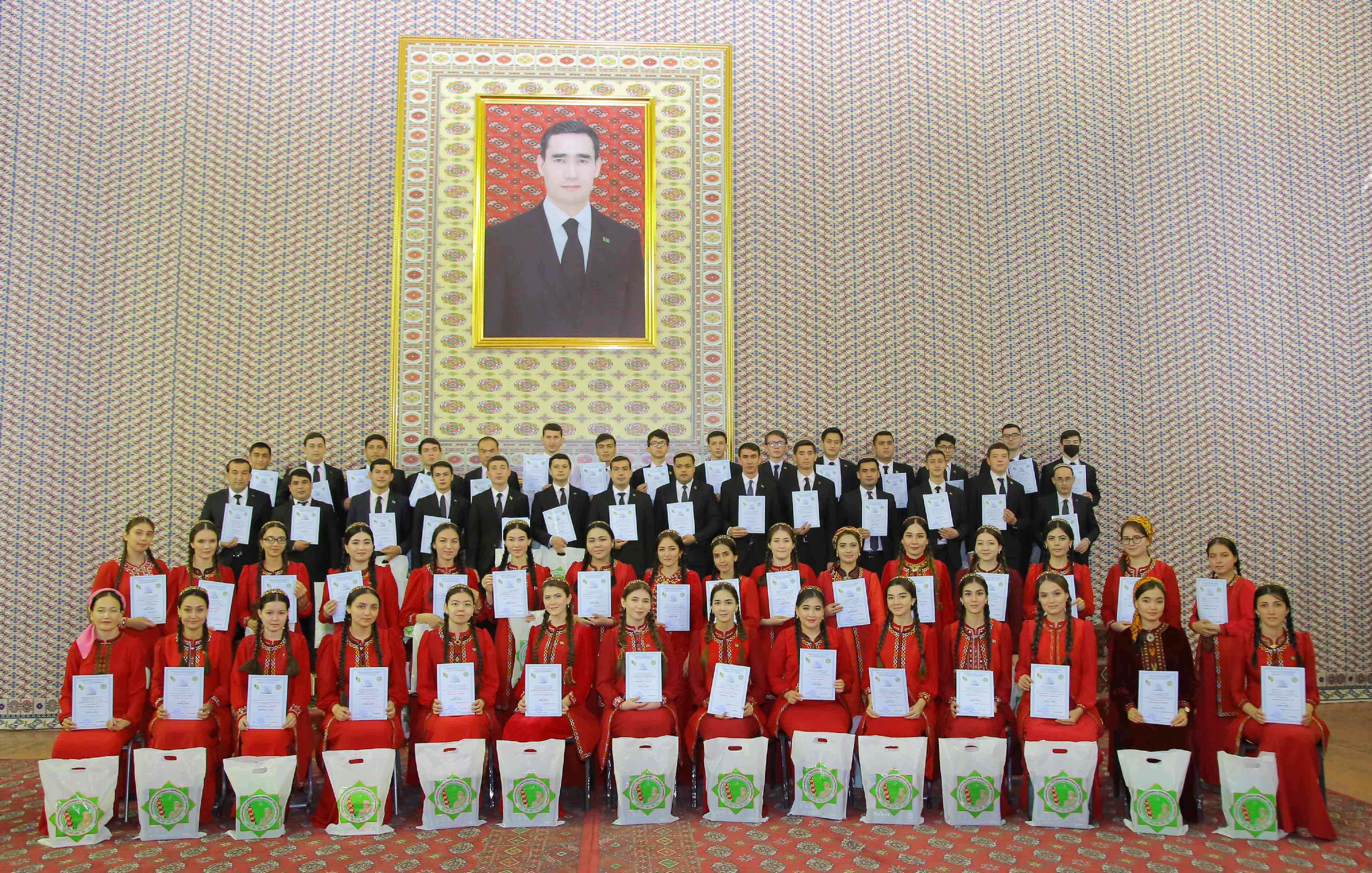 ZEHINLILER ÖŇE SAÝLANÝARLAR