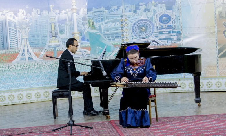 Konserwatoriýanyň zehinli ýaşlarynyň festiwaly dowam edýär