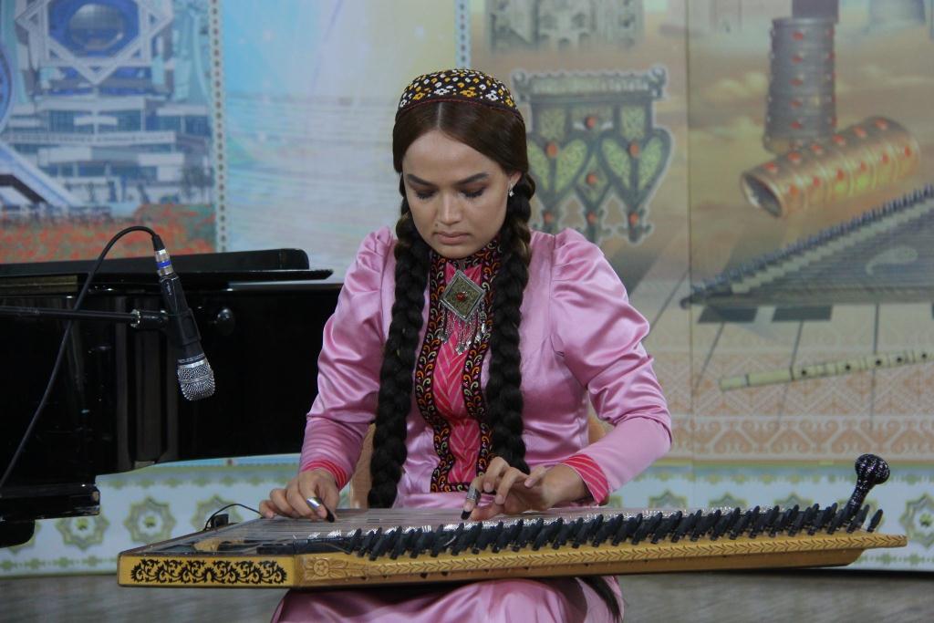 Saz festiwaly şowhunly dowam edýär!