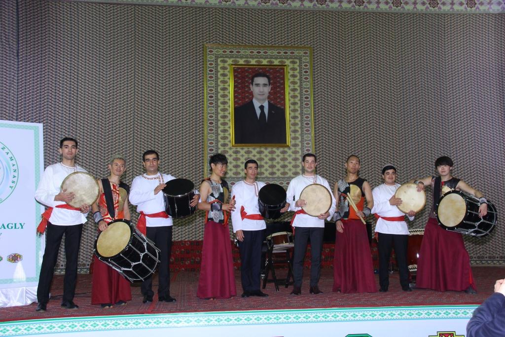 Dostlugy berkiden saz dili