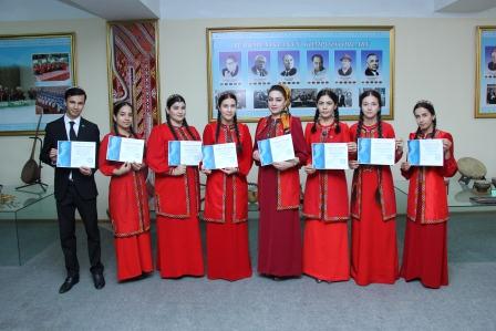 Ýaş alymlar halkara bäsleşiginde baýrakly orunlara mynasyp boldular