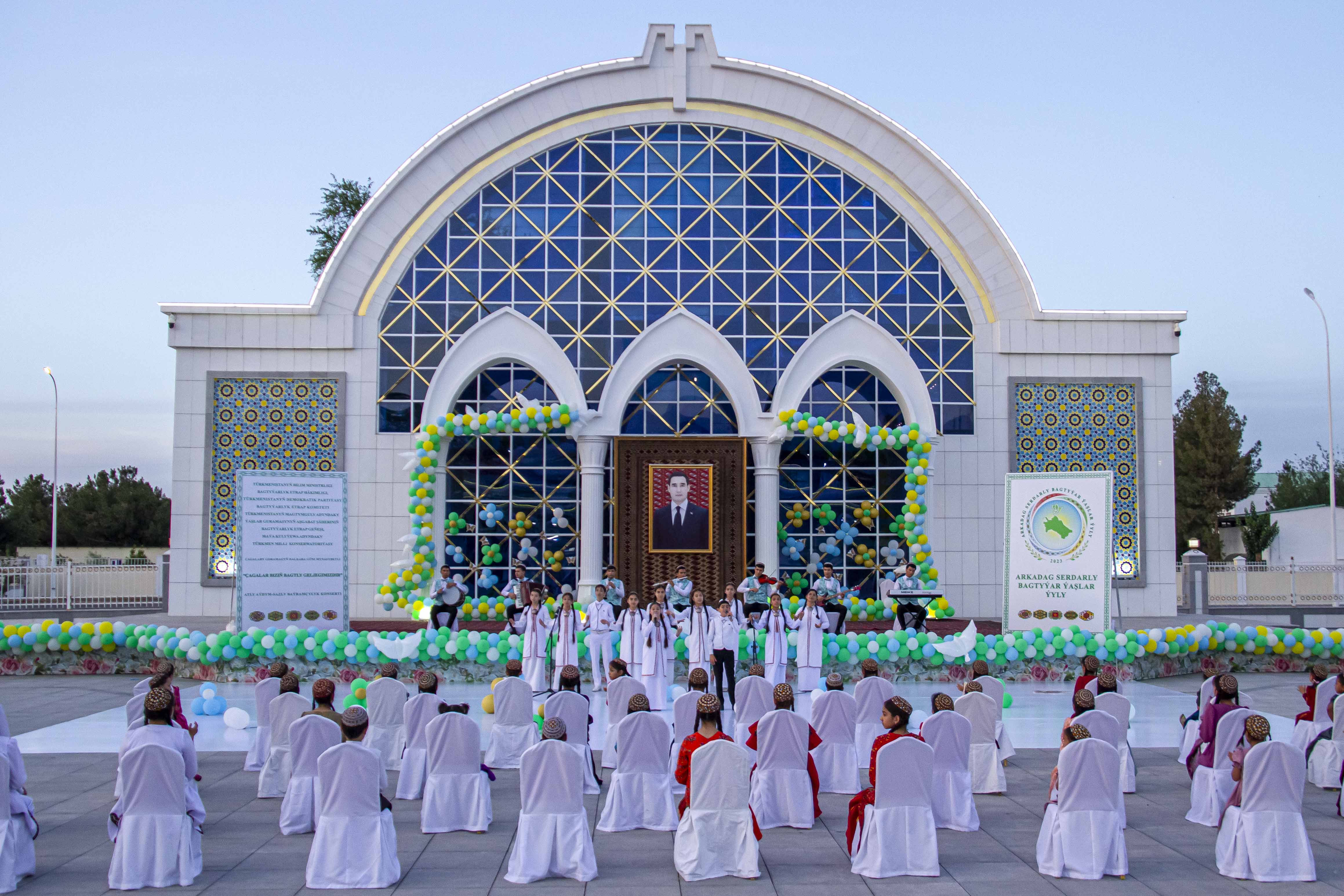 Çagalar biziň bagtly geljegimizdir!