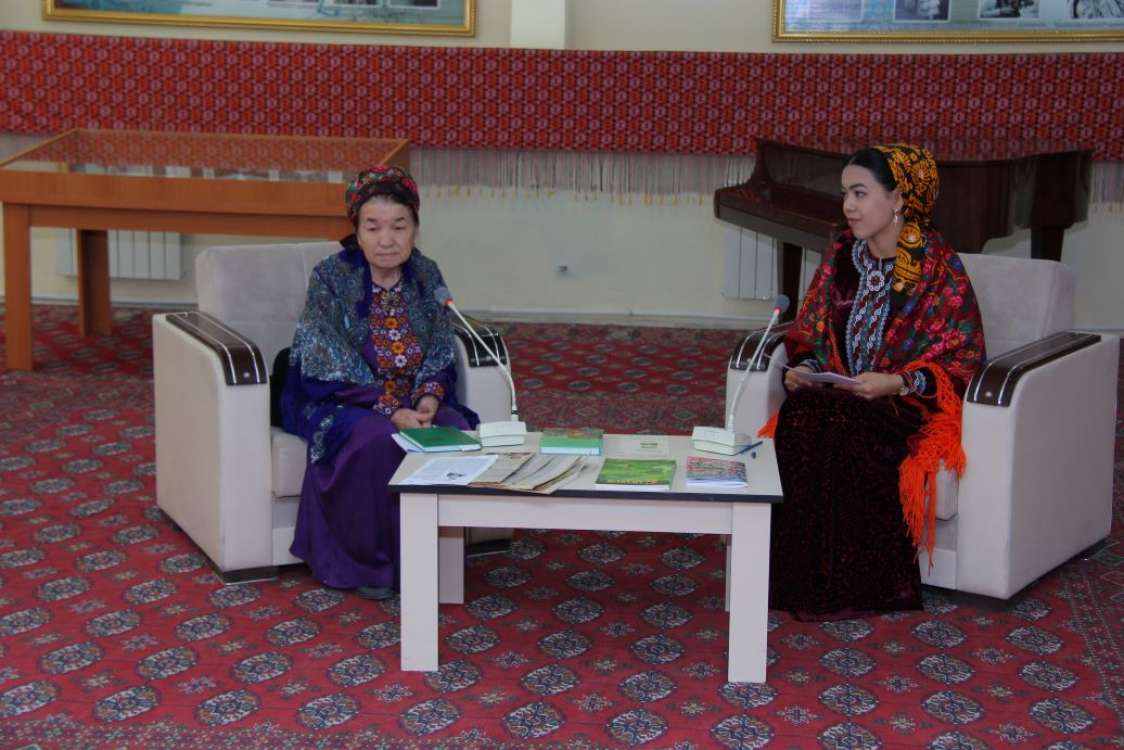 Şahyr Bahargül Kerimowa bilen döredijilik duşuşygy geçirildi