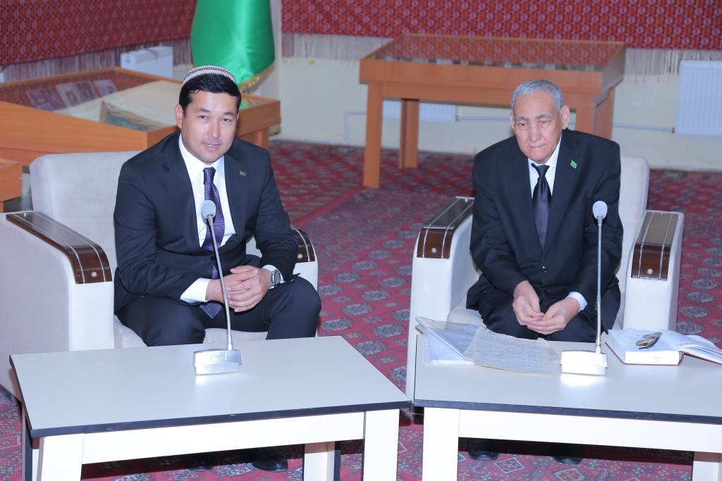 Şahyr bilen döredijilik duşuşygy geçirildi