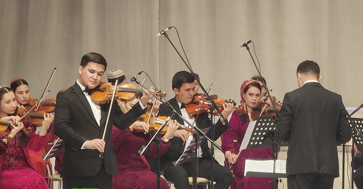 Nusagawy aýdym-saz agşamy.