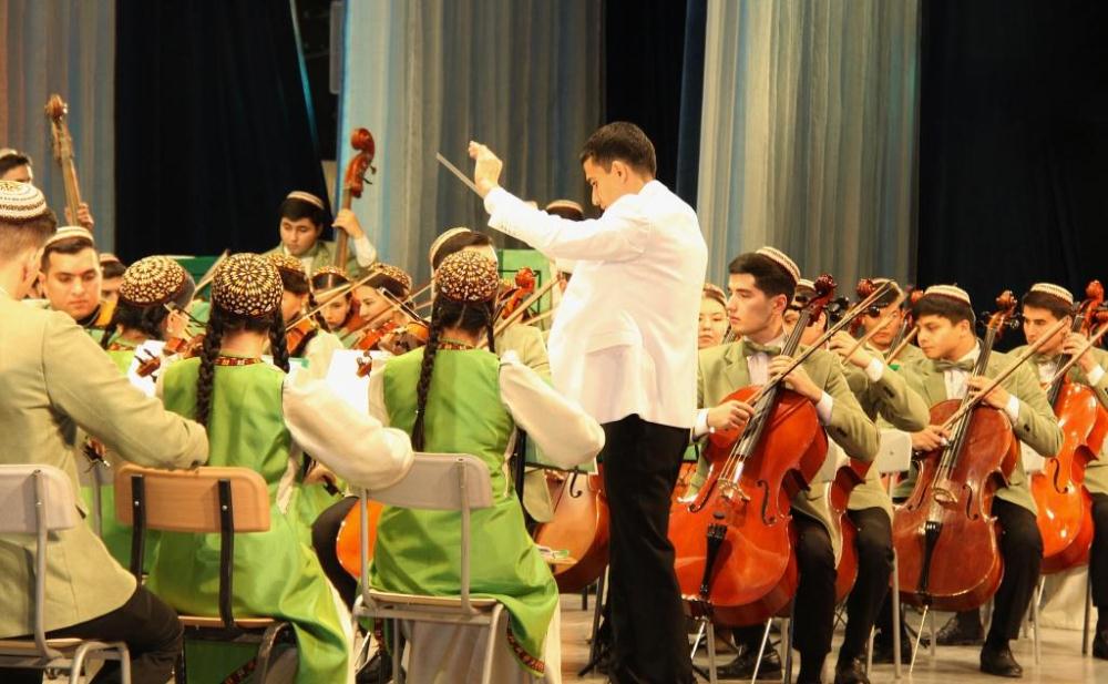Ýokary okuw mekdeplerinde konserwatoriýanyň simfoniki orkestriniň konserti geçirildi