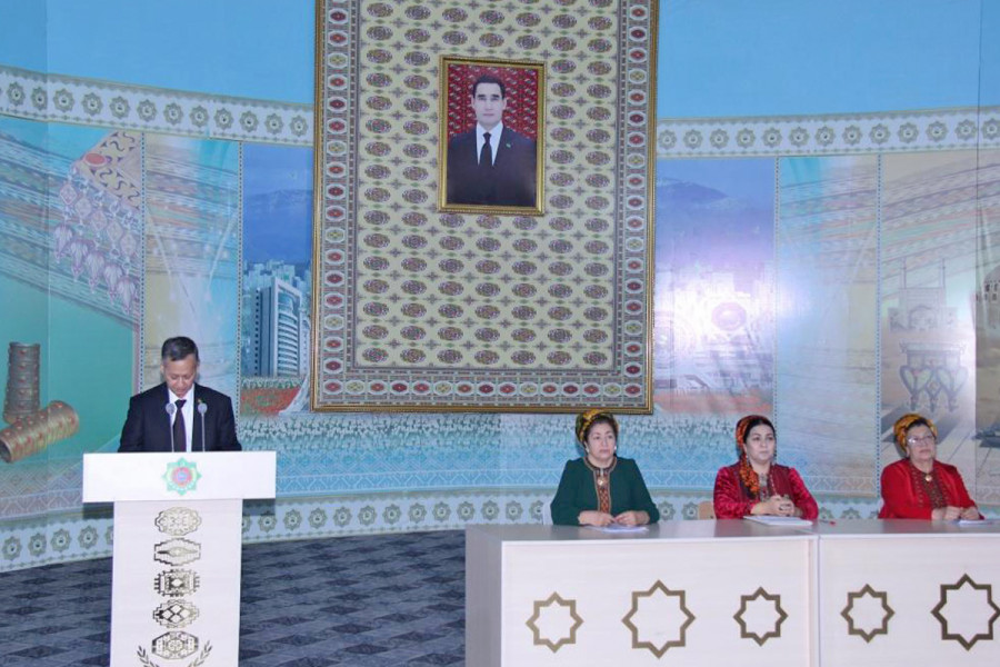 Ýurdumyzyň Konstitusiýasynyň we Döwlet baýdagynyň güni mynasybetli maslahat geçirildi