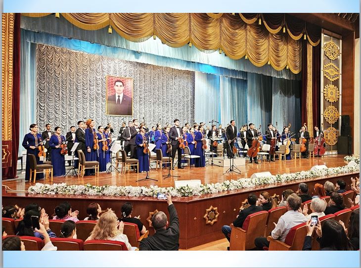 Ajaýyp sazlar ýaňlandy