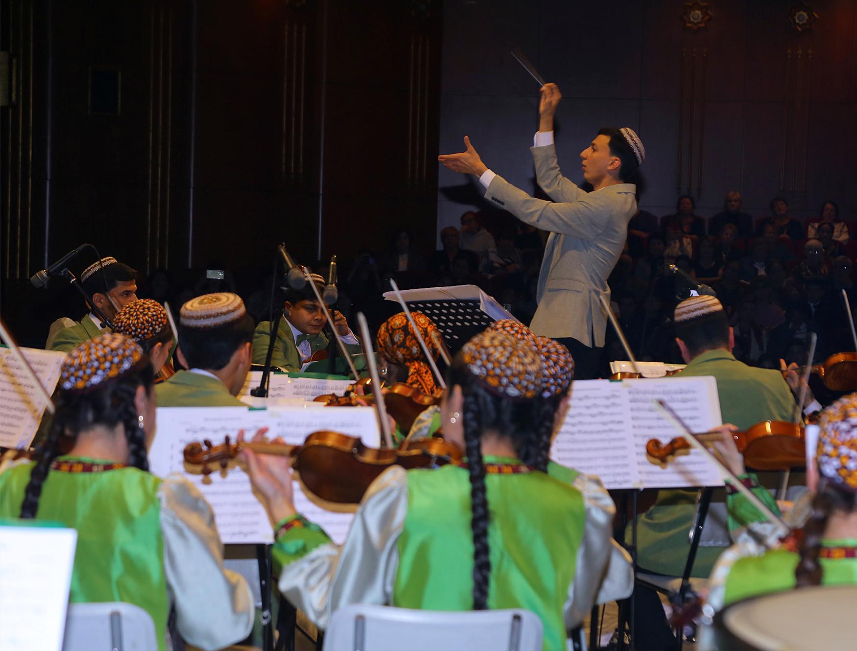 Iki  zehin berlen kompozitordy...